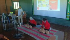 Universitas Airlangga latih kesiapsiagaan darurat bagi pengelola Wisata Alam Gosari Gresik agar tanggap menghadapi keadaan darurat.