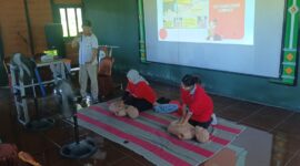 Universitas Airlangga latih kesiapsiagaan darurat bagi pengelola Wisata Alam Gosari Gresik agar tanggap menghadapi keadaan darurat.