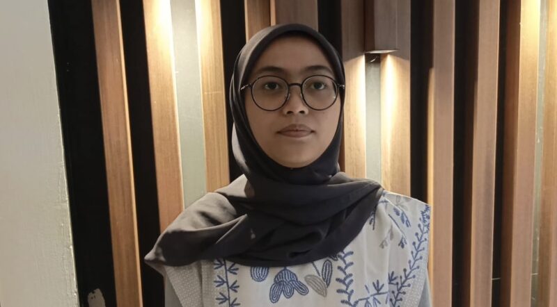 Peneliti Ecoton Rafika Aprilianti : menemukan seluruh sampel air ketuban dan urine ibu hamil di Gresik terkontaminasi mikroplastik.