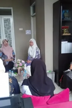 Fatayat NU Gresik Gandeng RS Fathma Medika untuk Program Shine