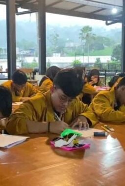 IPM Smamio di ‘Future Leader Camp’: Menata Program, Menumbuhkan Jiwa Kepemimpinan