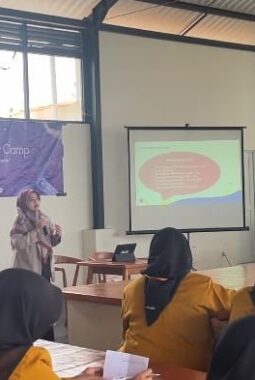 Belajar Memimpin dari Hati, Pesan Kepala Smamio di ‘Future Leader Camp’ IPM