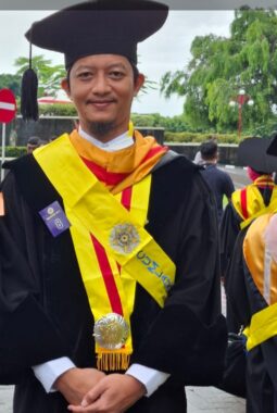 Luar Biasa, Dosen Teknik Kimia UMG Zainal Mustakim Raih Doktor dari UGM dengan IPK Sempurna 