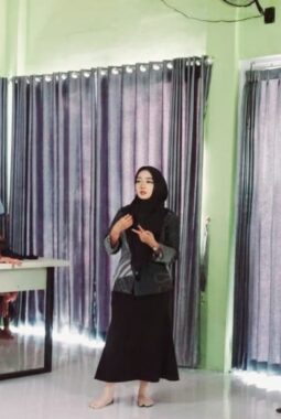 Fotografer Desi Maulana Jadi Guru Tamu DKV SMKM 2 Gresik