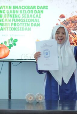 Luar Biasa, Siswa SMAMDELA Dewi Sinta Berhasil Olah Daun Kelor Jadi ‘Pumpleaf Bar’ Bernilai Gizi Tinggi