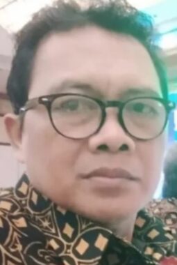 Guru, dalam Pusaran Pengabdian dan Tuntutan Realistis