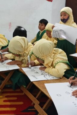 Eksplorasi ‘Doodle Art Monokrom’, Siswa TK ABA 49 Griya Kencana Unjuk Kreativitas