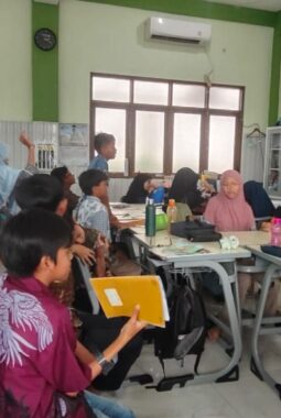 Serunya Belajar Berpendapat dan Adu Argumen dalam Debat Siswa SD Almadany