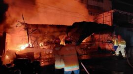 Bengkel tambal ban di Desa Hulaan, Menganti, Gresik, terbakar akibat pemilik lupa mematikan kompor saat merebus jagung.