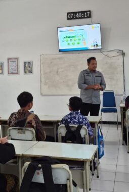 Ingatkan Bahaya Layangan Dekat Jaringan Listrik, Spemdalas Edukasi Keselamatan melalui Program Orang Tua Mengajar