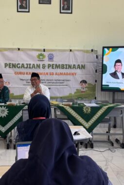 Pengajian dan Pembinaan Guru-Karyawan SD Almadany Tekankan Urgensi Akhlaqul Karimah
