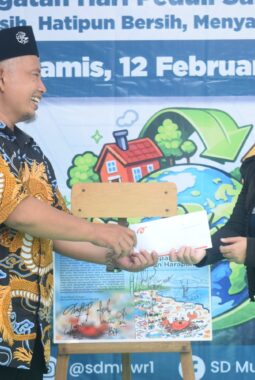 SD Muwri Gresik Gelar Tiga Event: HPSN, Launching Buku, Pawai Ramadhan