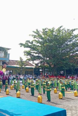 Drum Band TK ABA 28 Karangsemanding Meriahkan Milad SD Muda Karisma
