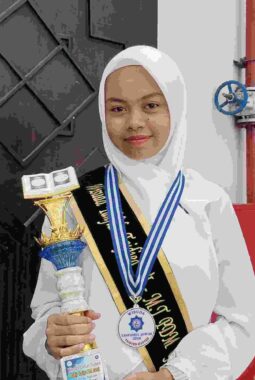 Siswi Spemutu Gresik Dinobatkan Jadi Wisudawati Terbaik 3 Juz