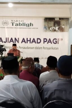 Guru Besar Sejarah Intelektual Islam Klasik UINSA Surabaya Paparkan Bekal Ibadah Ramadan dalam Pengajian Ahad Pagi PDM Gresik