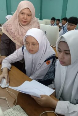 Dengan Simulasi PhET, Siswa Spemutu Antusias Ikuti Pembelajaran IPA