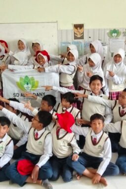 Sembilan Hari Jelang Ramadan, SD Almadany Setor Infak Filantropis ke Lazismu Gresik, Kelas VI Ibnu Al-Haytham Juara Pengumpul Terbanyak