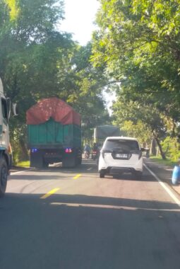 Dump Truk Galian C Masih Melintas di Gresik
