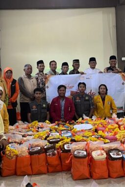 LAZISMU Dukun Salurkan 1.094 Paket Kado Ramadan