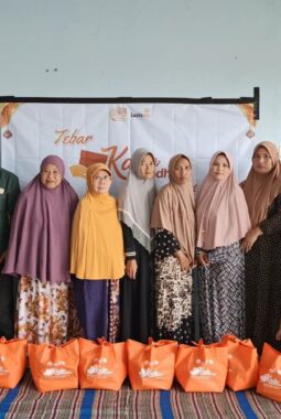 Tutup Ramadan dengan Manfaat, Lazismu Salurkan Ribuan Paket di Gresik