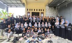 Kompak Berbusana Hitam, SDN 94 Gresik Gelar Halalbihalal