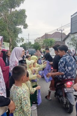 Manisnya Berbagi Takjil Ramadan bersama KB dan TK Aisyiyah Wringinanom