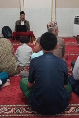 Kajian Jelang Buka di Ranting Giri Gajah, Yai Anas Thohir Beberkan Sikap Rendah Hati dan Karakter Mulia yang Dirindukan Surga