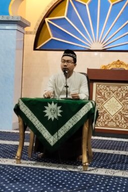 Kajian Jelang Buka Puasa di Masjid At-Taqwa Giri, Al-Quran dan KHGT Jadi Pemersatu Umat Islam