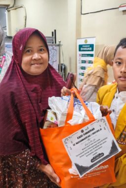 Hujan Deras, Lokasi Pembagian Kado Ramadan SD Muhammadiyah 1 Driyorejo Dipindah