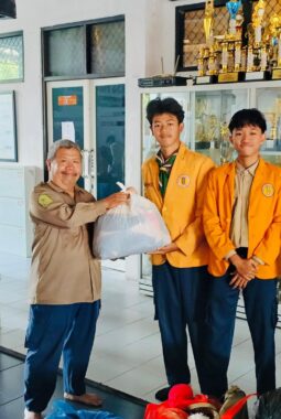 Preloved for Love: Kepedulian Siswa Spemdalas Mengalir ke SD MURI