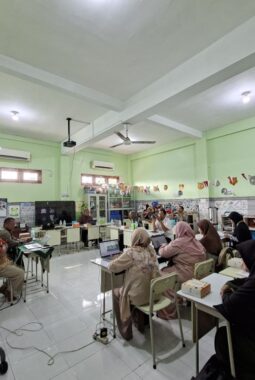 Raker Dikdasmen PNF Kedanyang : Dari Pantun ke Kebijakan,