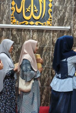 Tak Kuasa Menahan Haru, Teguh Abdillah Akhiri Jabatan di SD Mudri