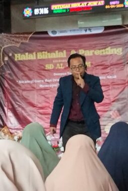 Wujudkan Rumah Penuh Cinta, SD Al Islam Gelar Parenting dan Halal Bihalal bersama Motivator Nasional Afif Hidayatulloh