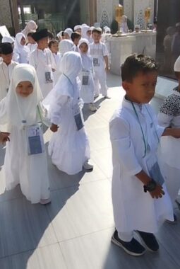 Gelaran Perdana, Manasik Haji KB – TK Aisyiyah Bungah di Masjid Ahmad Dahlan Sidayu