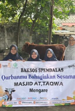 Spemdalas Peduli, Salurkan 2 Sapi Kurban kei Mengare