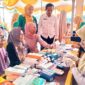 Desa Pranti, Gresik, merayakan Hari Posyandu Nasional dengan layanan kesehatan bertransformasi 6 SPM. Ratusan warga menikmati pemeriksaan lengkap, dari balita hingga lansia.