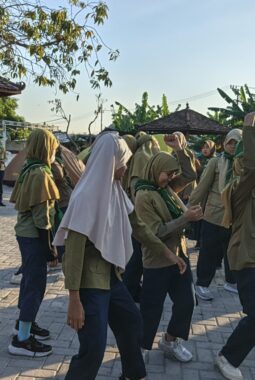 Serunya Game di Tengah Padatnya Agenda Perkemahan SD Almadany