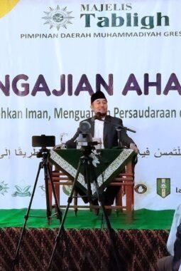 Pengajian Ahad Pagi PDM Gresik: Teladan Besar dari Kisah Bapak Para Nabi, Ibrahim 