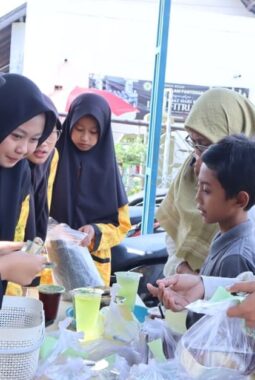 Tanamkan Jiwa Wirausaha, IPM MTs Muhammadiyah 7 Pantenan Gelar Bazar