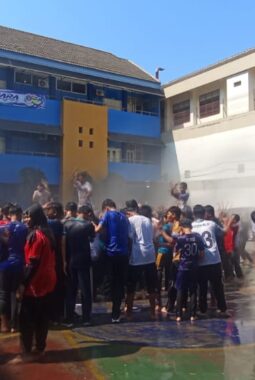 Gemuruh Perkusi dan Guyuran Air Damkar Warnai Penutupan Fortasi Spemutu