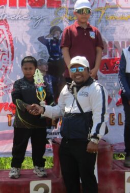 Azhar SD Mudri Gresik Sabet 2 Juara Panahan Jatim