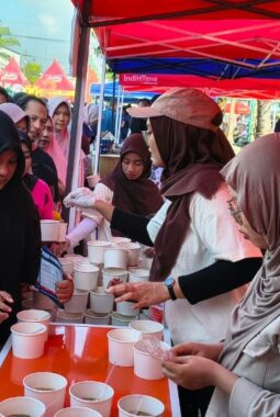 Gebyar Milad ke-24, Lazismu Gresik Bagikan 1.000 Paket Bakso Gratis