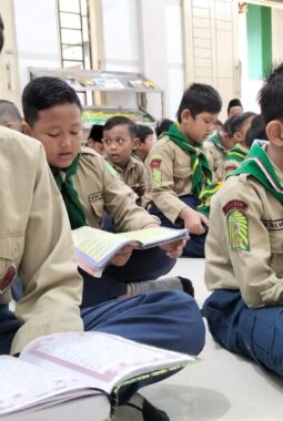 Bertahan dan Berdiri Kokoh di Tengah Gempuran Modernisasi Pendidikan