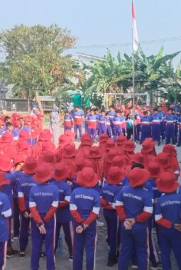 Melalui Baris-berbaris, Siswa SD Almadany Dilatih Disiplin