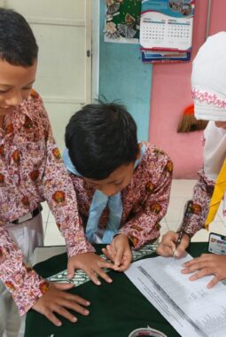 MomenMU di SD Mudri: Siswa Kelas Enam Bertindak, Intip Kesehatan Kuku dan Gigi Teman