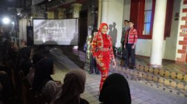 Festival Menjadi Gresik digelar pada 15-30 Agustus 2026 di Kampung Kemasan. Jelajahi kebudayaan, kuliner, dan sejarah kota dari ingatan warga. 