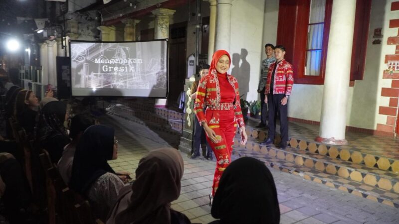Festival Menjadi Gresik digelar pada 15-30 Agustus 2026 di Kampung Kemasan. Jelajahi kebudayaan, kuliner, dan sejarah kota dari ingatan warga. 