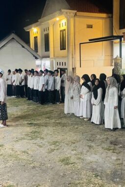 Ini Alasan Ponpes Zainal Abidin Bungah Upacara Hari Santri Malam Hari